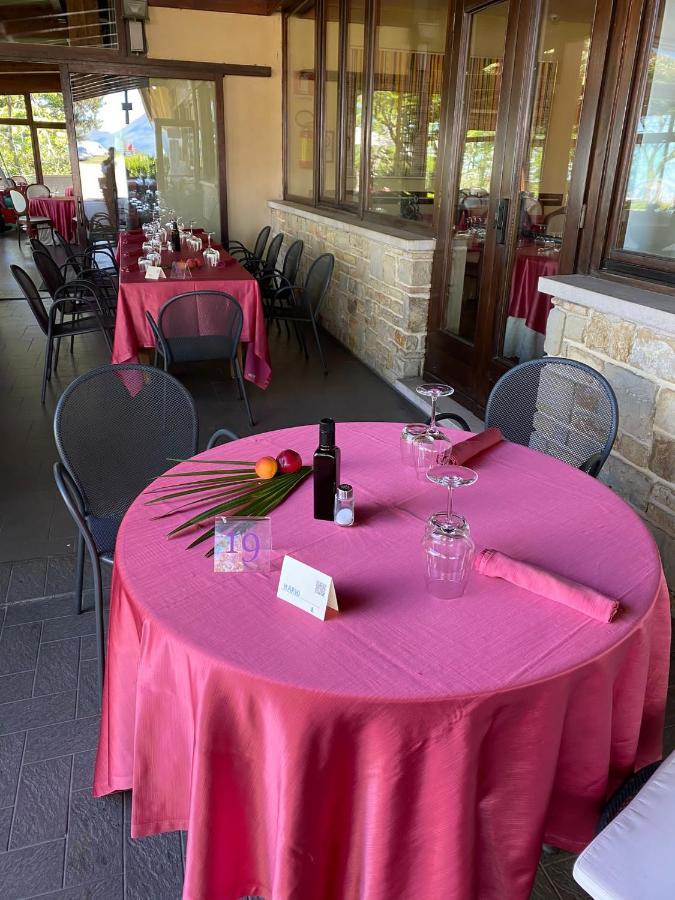 Hotel Tetto Delle Marche - Ristorante Dei Conti ชินโกลิ ภายนอก รูปภาพ
