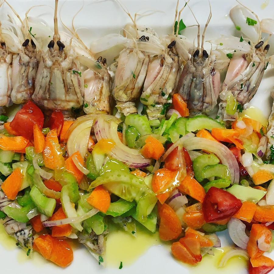 Hotel Tetto Delle Marche - Ristorante Dei Conti ชินโกลิ ภายนอก รูปภาพ