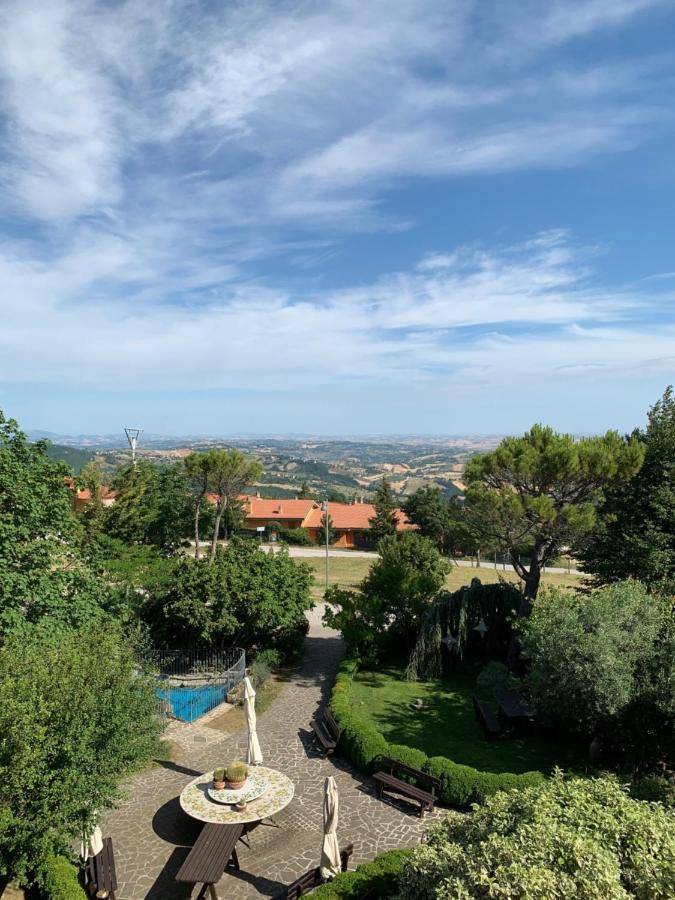 Hotel Tetto Delle Marche - Ristorante Dei Conti ชินโกลิ ภายนอก รูปภาพ