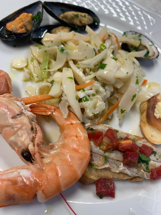 Hotel Tetto Delle Marche - Ristorante Dei Conti ชินโกลิ ภายนอก รูปภาพ
