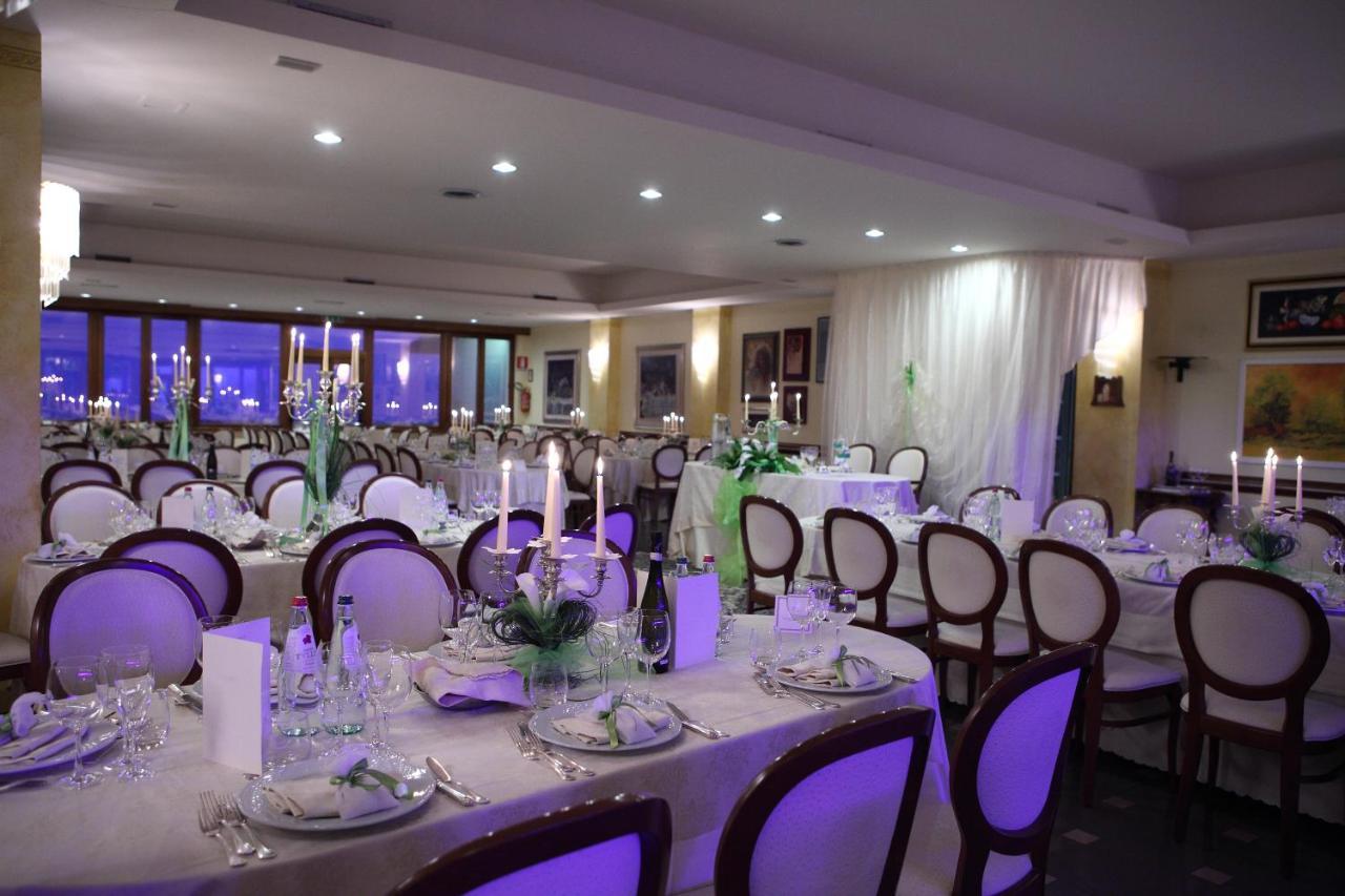 Hotel Tetto Delle Marche - Ristorante Dei Conti ชินโกลิ ภายนอก รูปภาพ