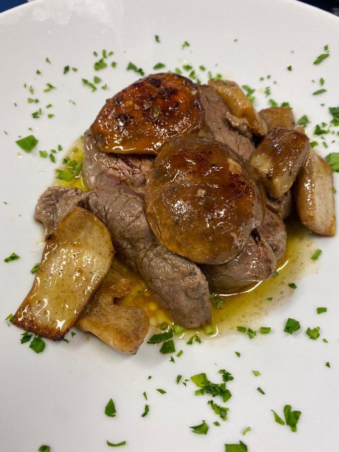 Hotel Tetto Delle Marche - Ristorante Dei Conti ชินโกลิ ภายนอก รูปภาพ