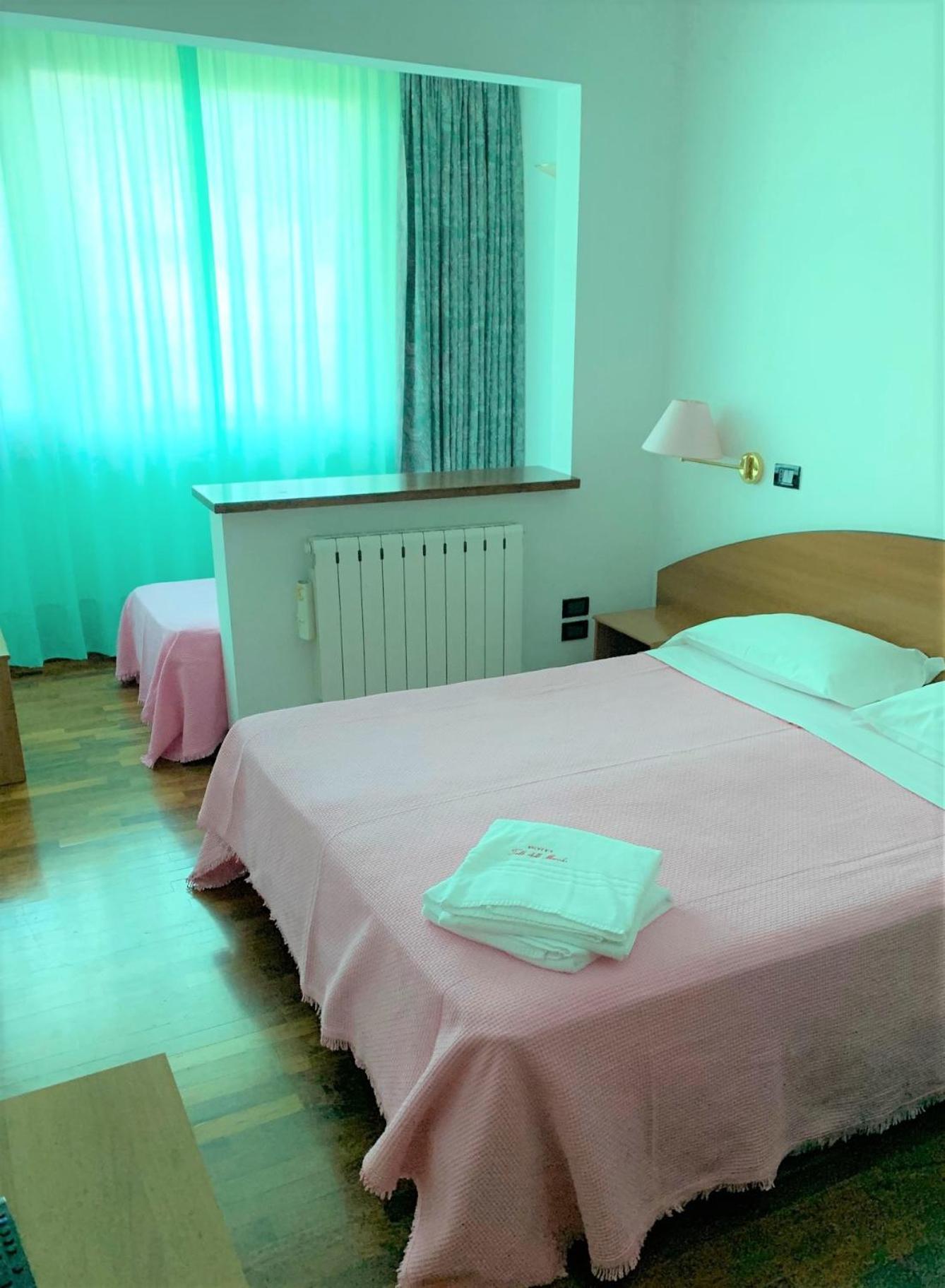 Hotel Tetto Delle Marche - Ristorante Dei Conti ชินโกลิ ห้อง รูปภาพ