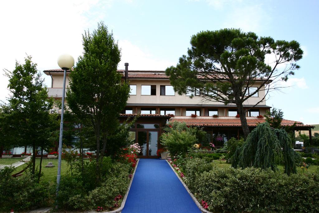 Hotel Tetto Delle Marche - Ristorante Dei Conti ชินโกลิ ภายนอก รูปภาพ