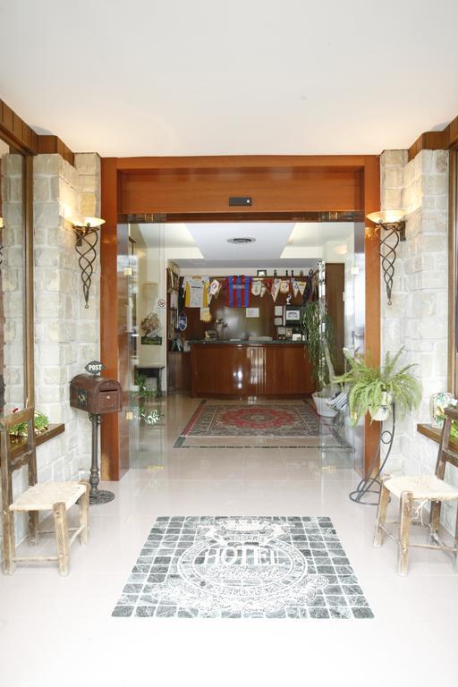 Hotel Tetto Delle Marche - Ristorante Dei Conti ชินโกลิ ภายนอก รูปภาพ