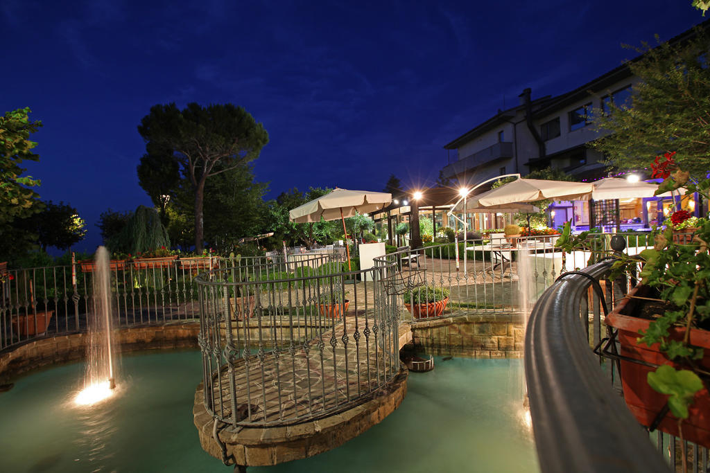 Hotel Tetto Delle Marche - Ristorante Dei Conti ชินโกลิ ภายนอก รูปภาพ